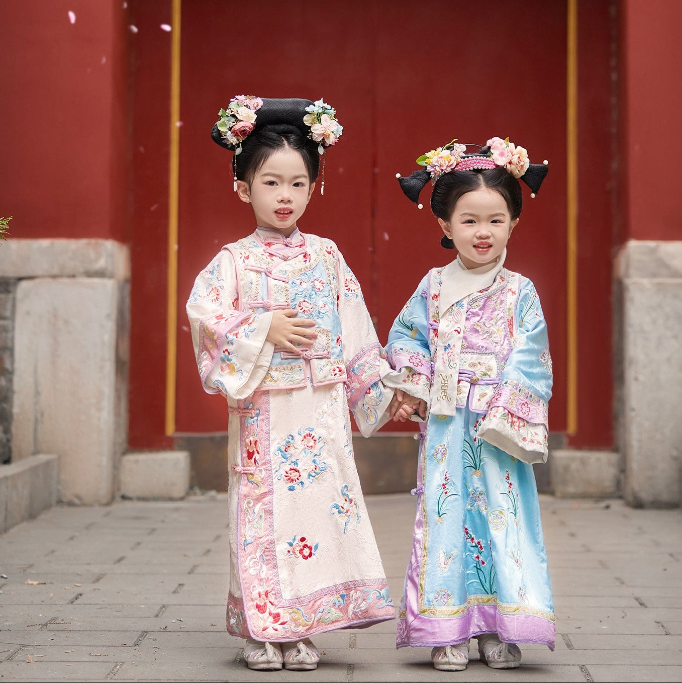 Hanfu in the Hutongs: A Photo Journey Through Time